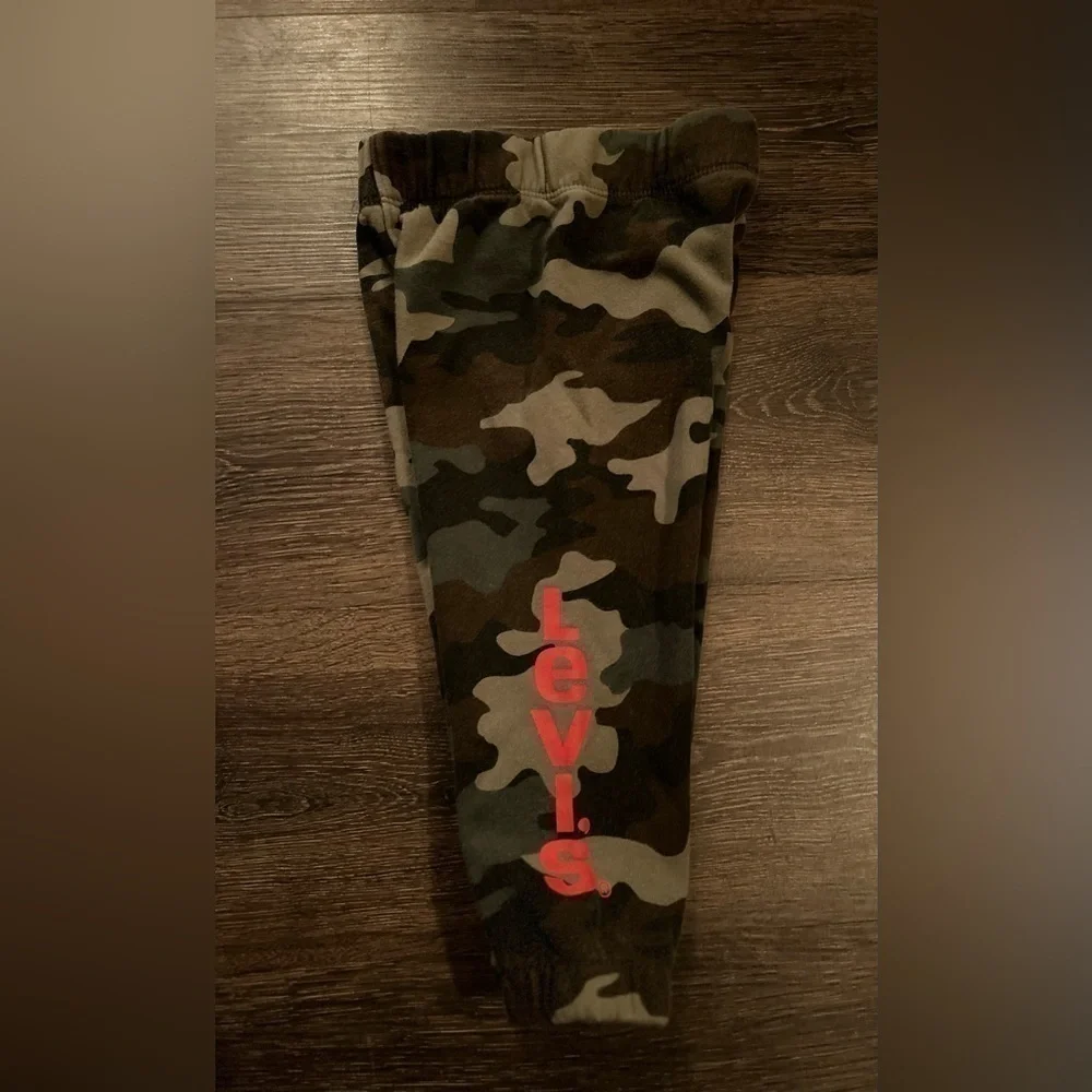 Levi’s camo sweatsuit, 24 months